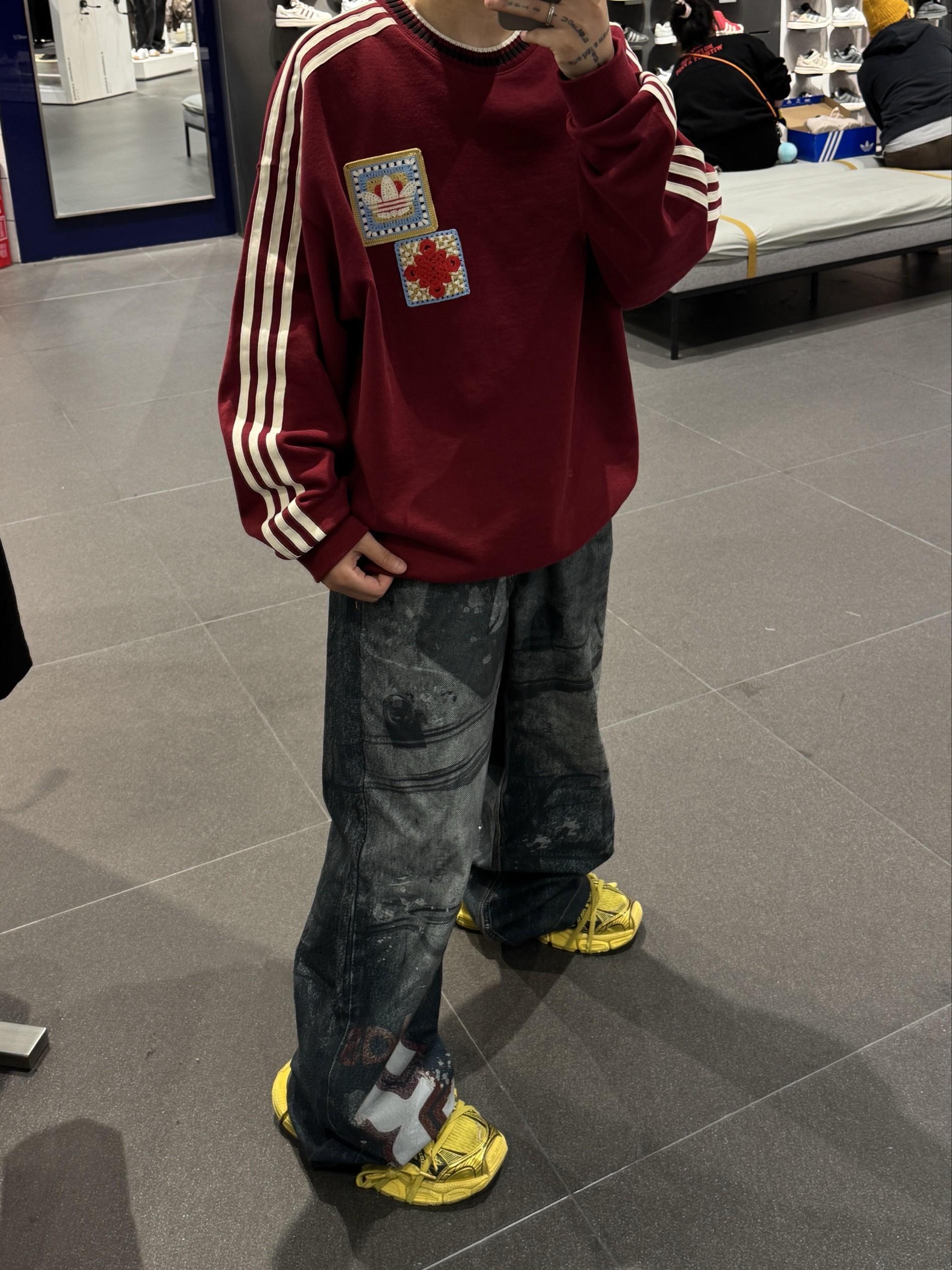 把中国结穿在身上!这件三叶草卫衣太有年味了🧧